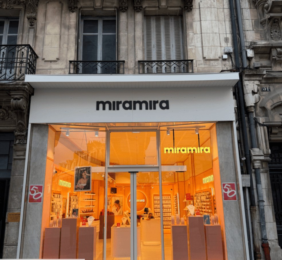 Pharmacie transformée en bijouterie miramira par AZ Projects à Orléans