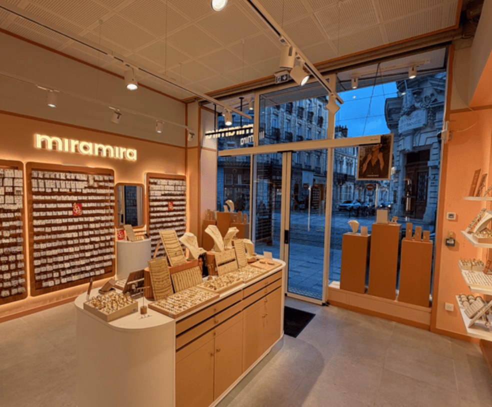Intérieur de la bijouterie miramira